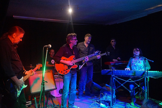 Cream Flow & die SSJ Houseband