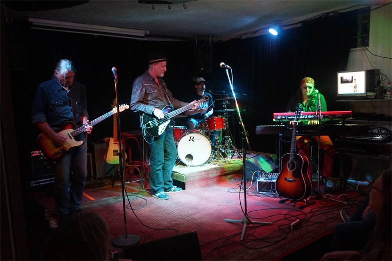 SSJ Houseband Oktober 2017